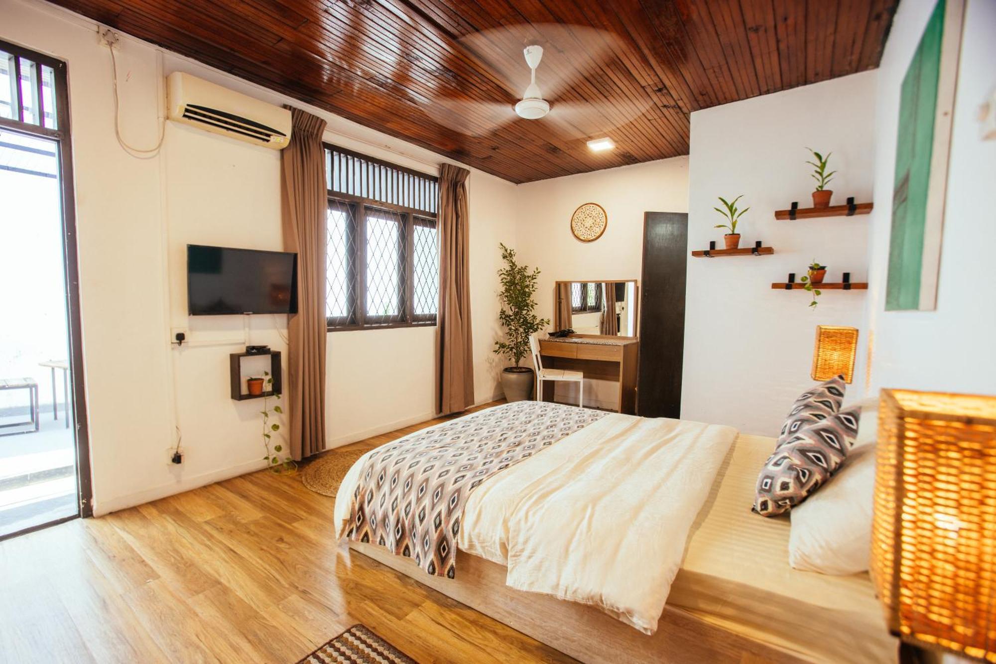 Deluxe Double Room Shower